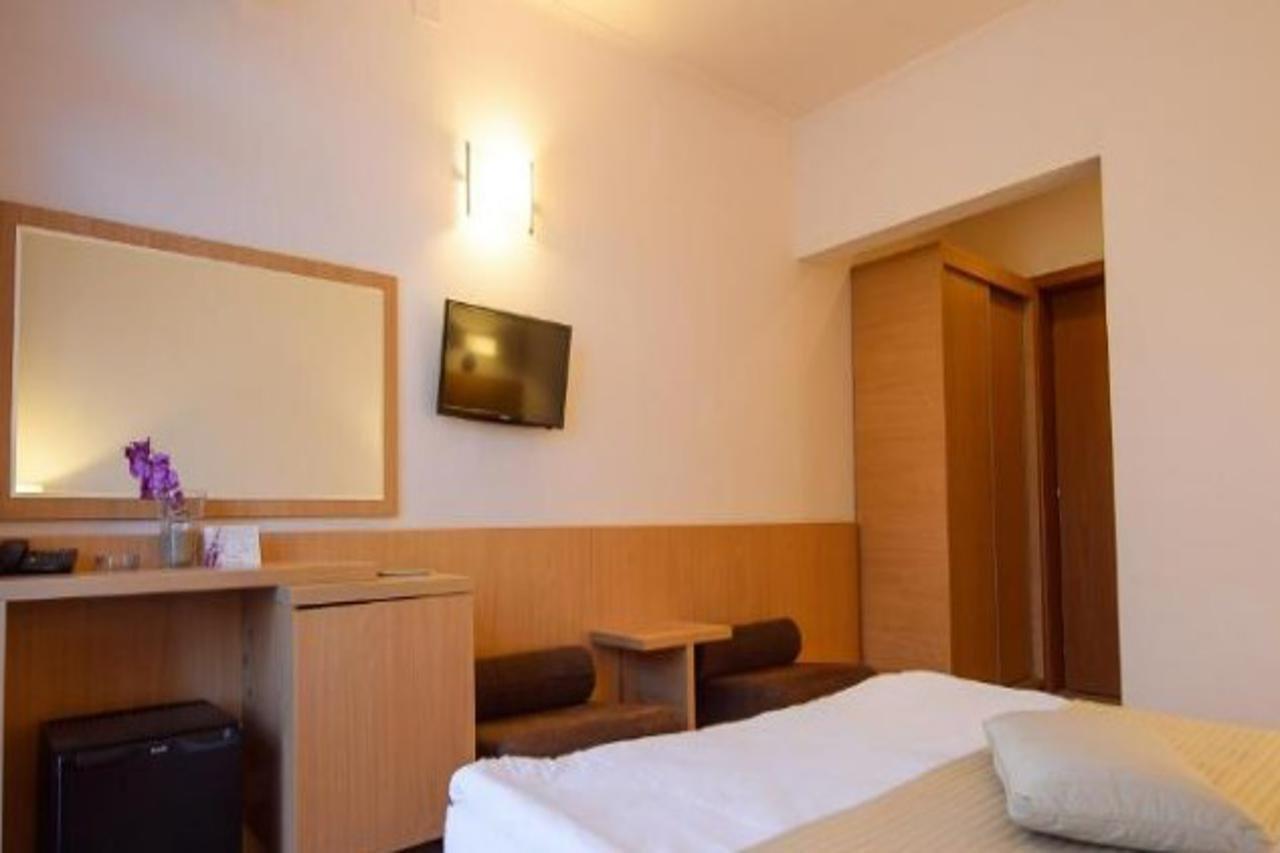 Hotel Sara Neptun Bagian luar foto
