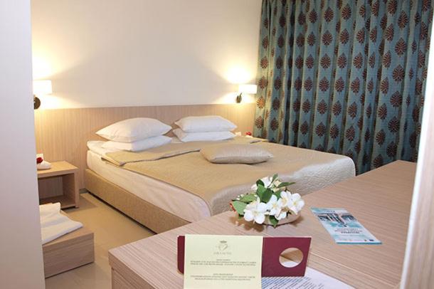 Hotel Sara Neptun Bagian luar foto