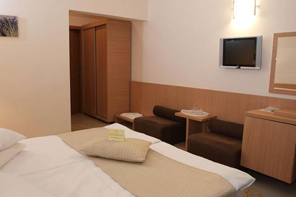 Hotel Sara Neptun Bagian luar foto