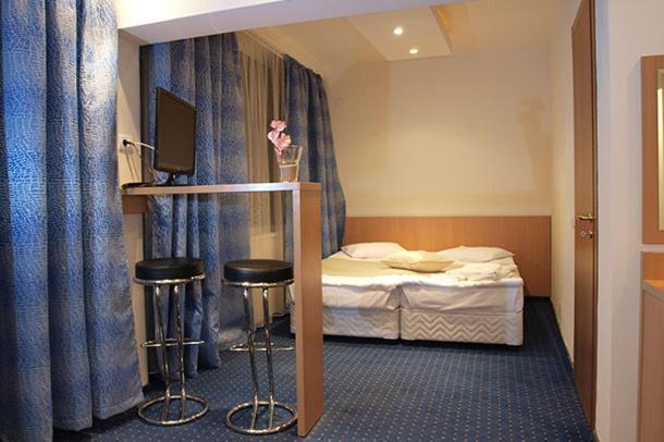 Hotel Sara Neptun Bagian luar foto